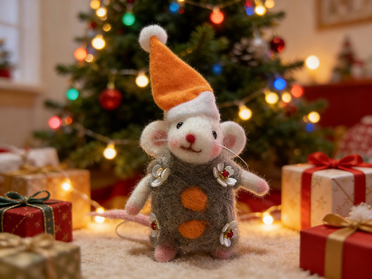 Felt Mouse Figurine, Wool Animal Statue, Whimsical Mouse Decor, Handmade Character Doll