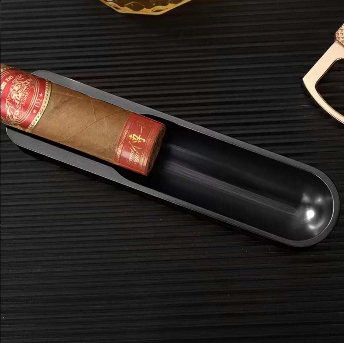 Minimalist Cigar Ashtray - Travel-Friendly Metal Cigar Rest, Elegant Smoking Accessory, Gift for Cigar Enthusiasts
