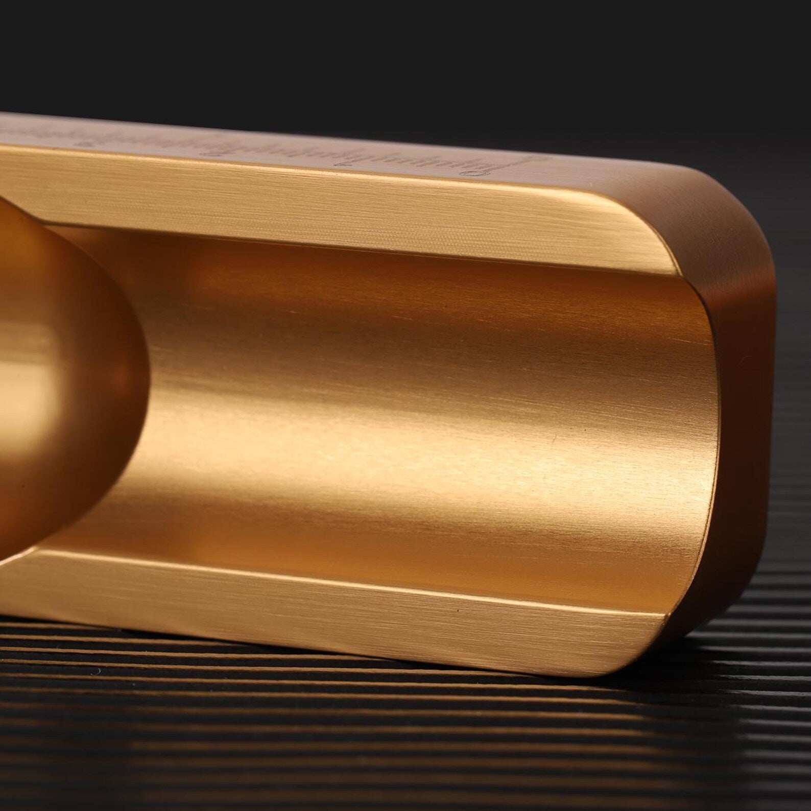 Minimalist Cigar Ashtray - Travel-Friendly Metal Cigar Rest, Elegant Smoking Accessory, Gift for Cigar Enthusiasts