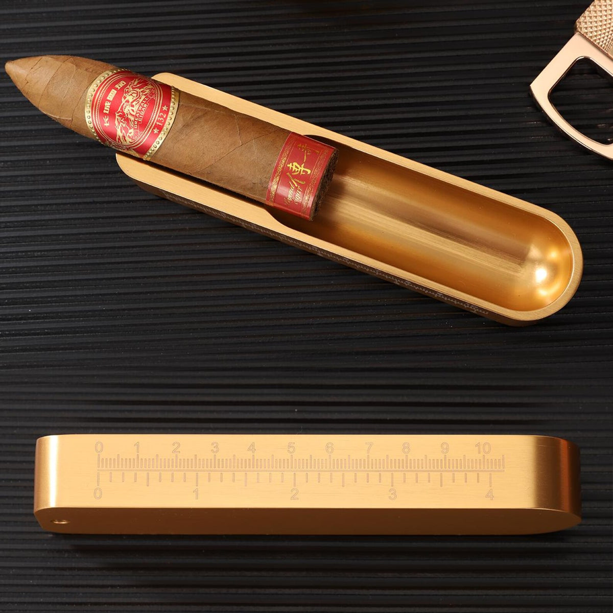 Minimalist Cigar Ashtray - Travel-Friendly Metal Cigar Rest, Elegant Smoking Accessory, Gift for Cigar Enthusiasts