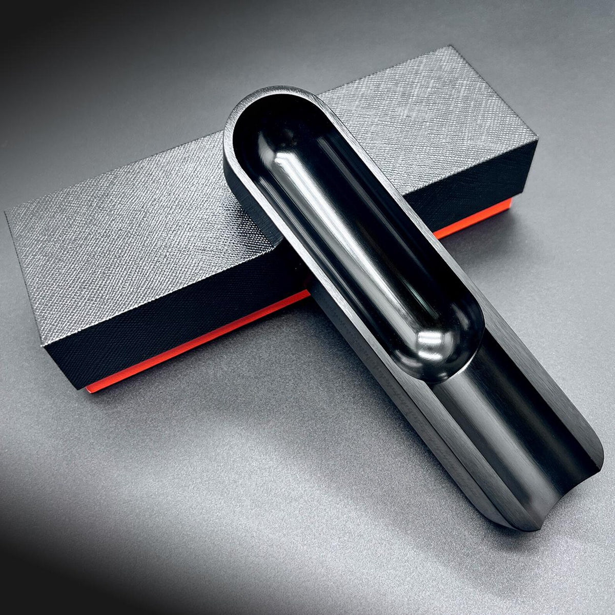 Minimalist Cigar Ashtray - Travel-Friendly Metal Cigar Rest, Elegant Smoking Accessory, Gift for Cigar Enthusiasts